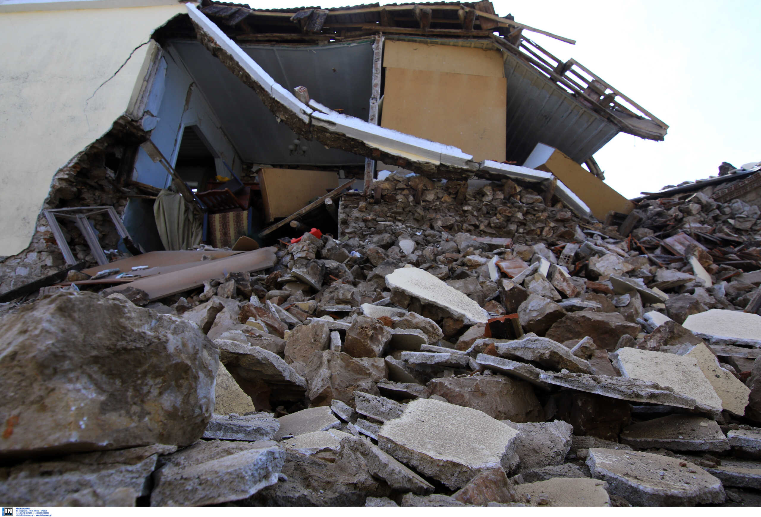 Σεισμός στην Ελασσόνα: Επικίνδυνες και αποκαρδιωτικές εικόνες 21 μήνες μετά τα σαρωτικά 6,3 Ρίχτερ