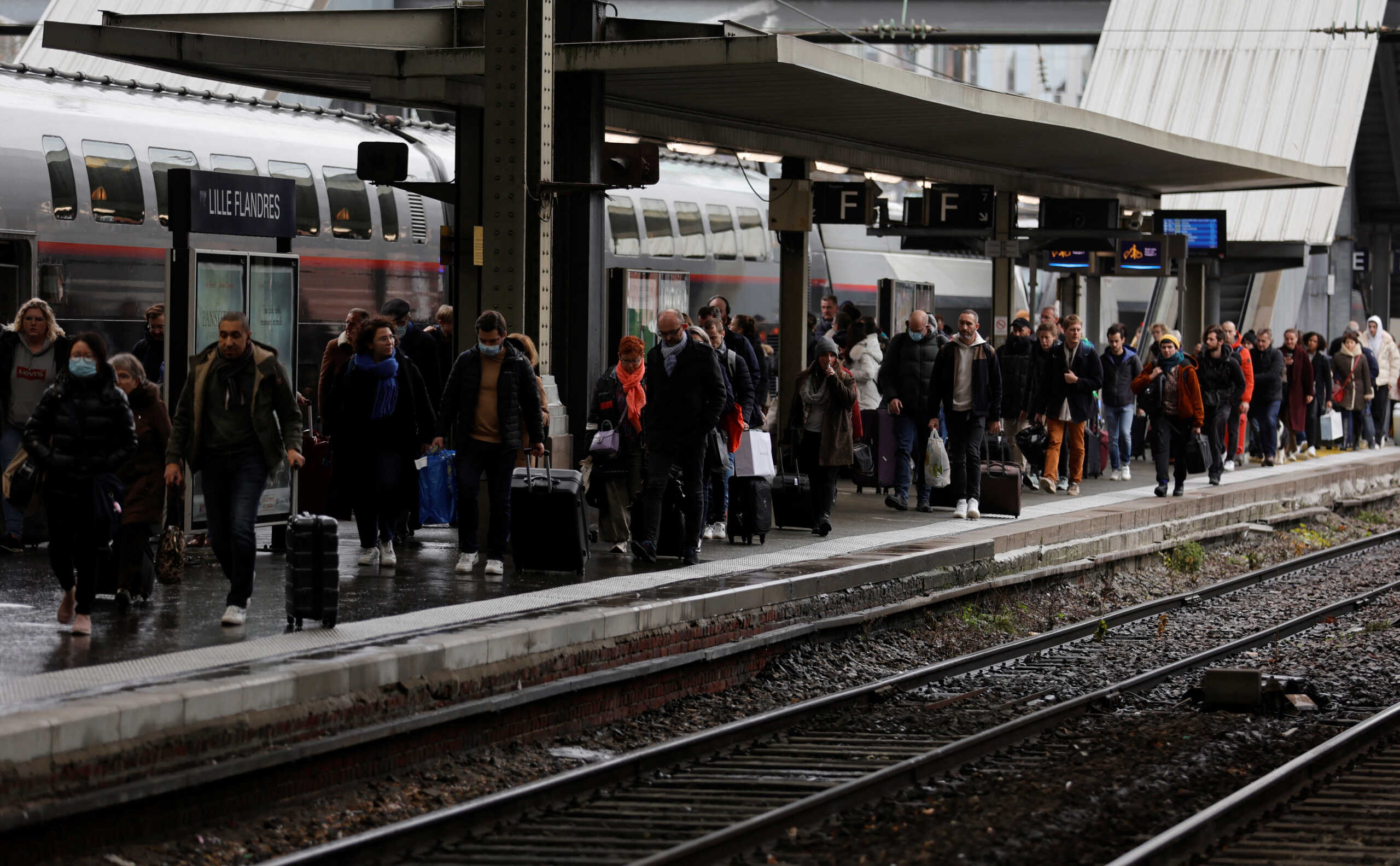 Γαλλία: Η απεργία προκαλεί προβλήματα στις μετακινήσεις με τρένα τα Χριστούγεννα