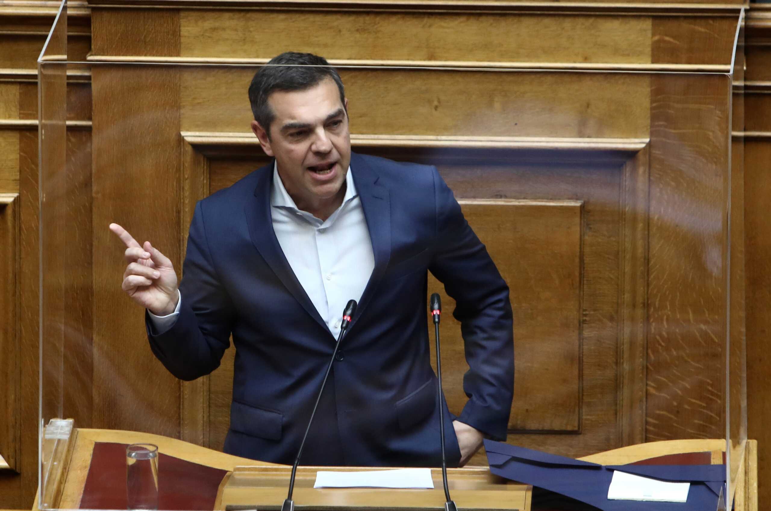 ΣΥΡΙΖΑ για παρακολουθήσεις: Ο Τσίπρας ανάγκασε τον Μητσοτάκη να φύγει από τη Βουλή