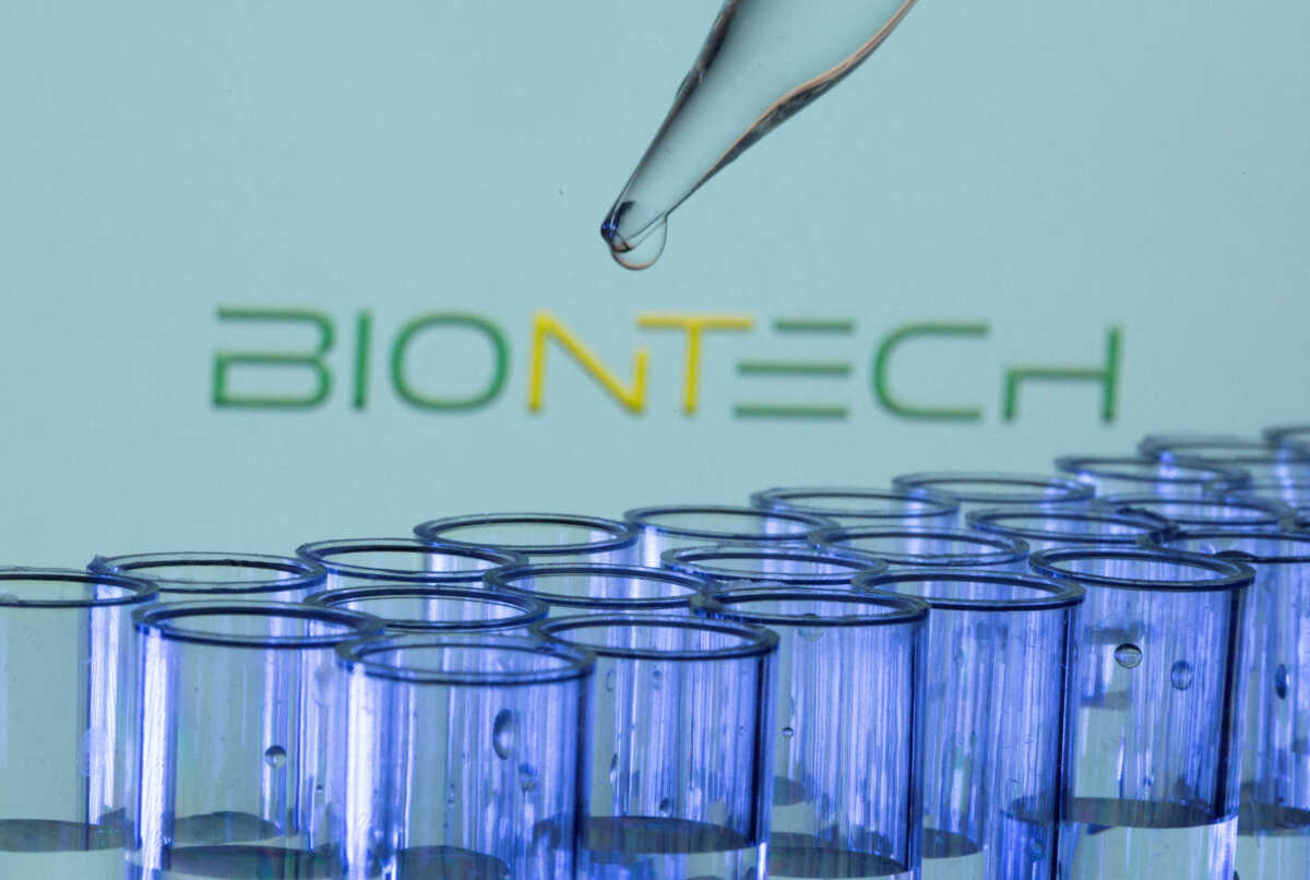 Η εταιρία BioNTech μεταφέρει την έρευνα για τον καρκίνο στη Βρετανία
