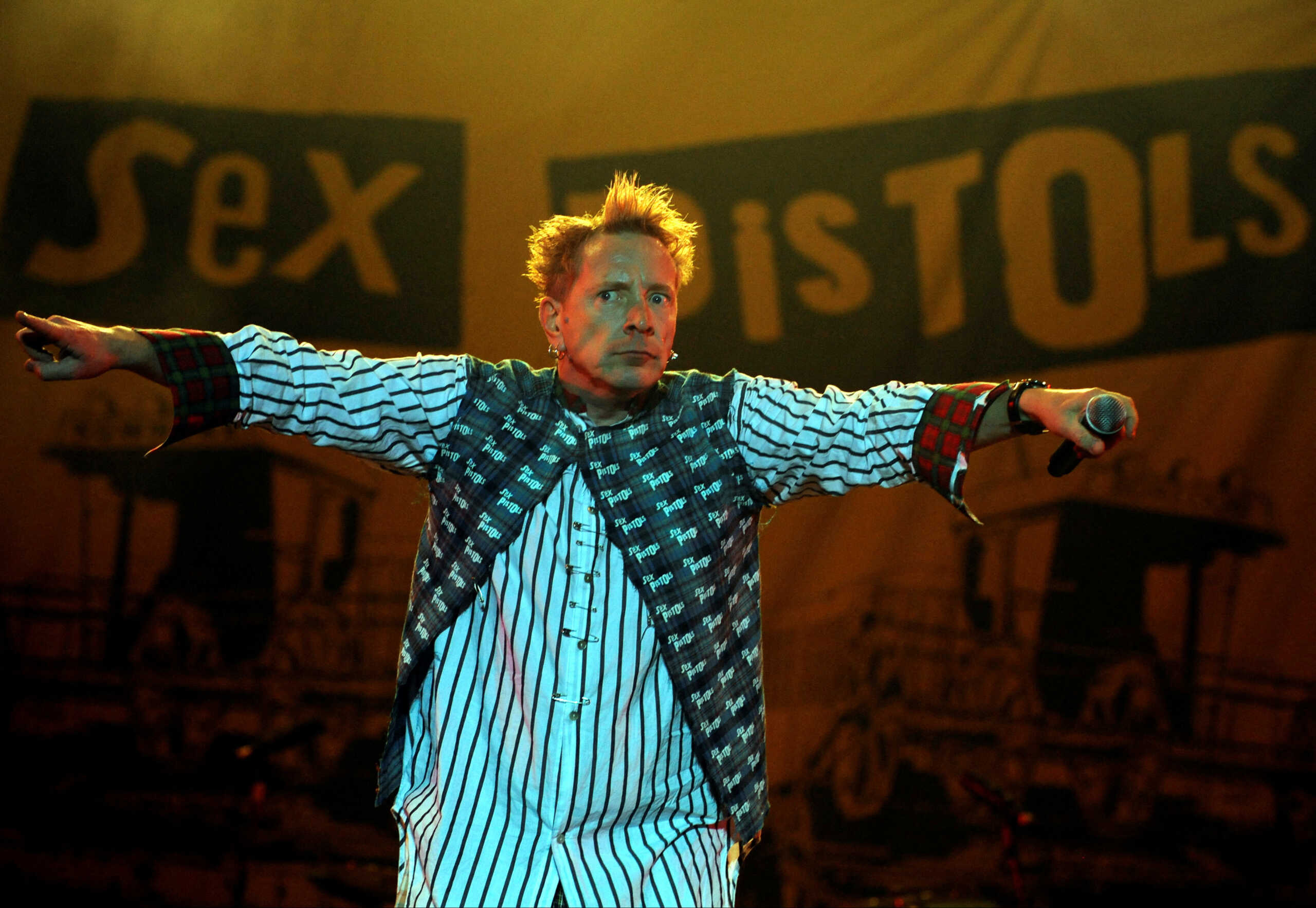 FILE PHOTO: The Sex Pistols lead singer John Lydon, also known as Johnny Rotten, performs at the Azkena Rock Festival in Vitoria September 5, 2008. REUTERS