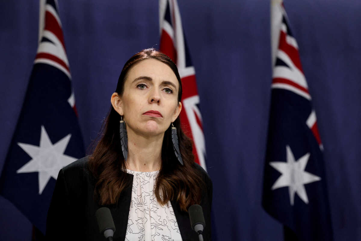 BBC: «Συγγνώμη» για σεξιστικό τίτλο στην παραίτηση της πρωθυπουργού της Νέας Ζηλανδίας