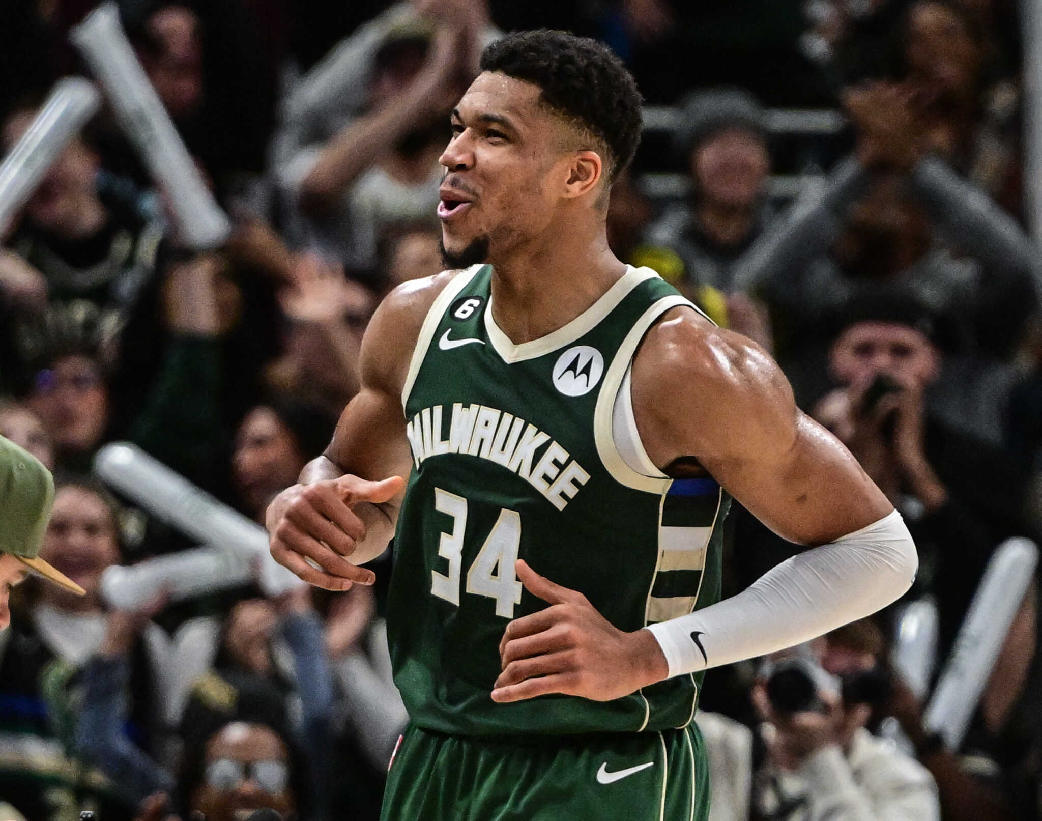 Милуоки бакс шарлотт хорнетс 10 февраля. Giannis Antetokounmpo. Giannis Antetokounmpo Milwaukee Bucks. Giannis Antetokounmpo Freak 1. Giannis Antetokounmpo Dunk.