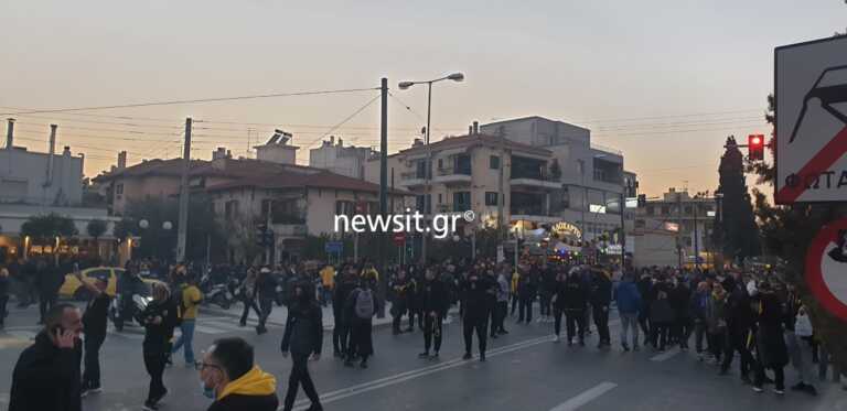 ΑΕΚ - Παναθηναϊκός: Ένταση πριν το ντέρμπι, έπεσαν δακρυγόνα - Αποπνικτική η ατμόσφαιρα