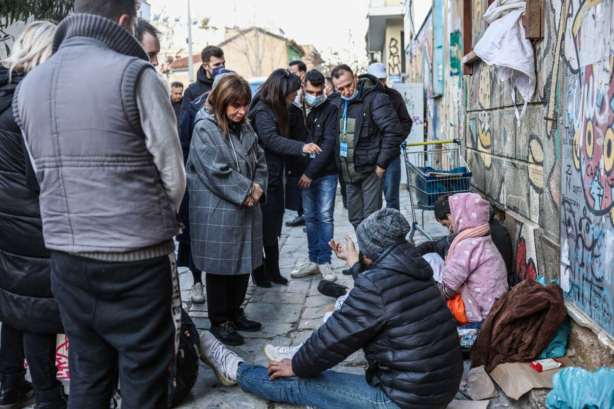 Κατερίνα Σακελλαροπούλου: Μίλησε με χρήστες ουσιών συμμετέχοντας σε δράση του ΟΚΑΝΑ