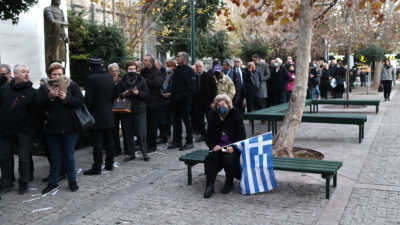 Κηδεία τέως βασιλιά Κωνσταντίνου: Ουρά εκατοντάδων μέτρων στο λαϊκό προσκύνημα