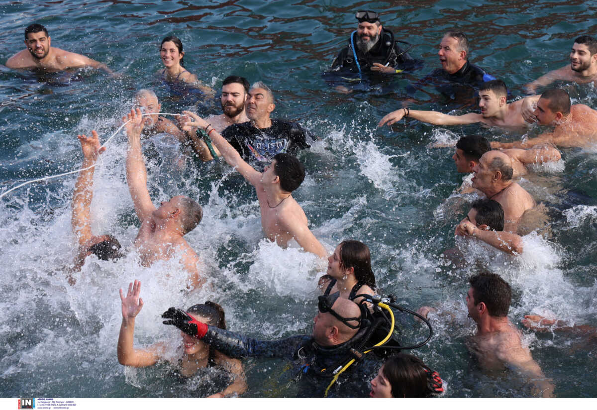 Ο Γιώργος Μπαμπινιώτης έχει γενέθλια και απαντά στο αιώνιο ερώτημα: Θεοφάνια ή Θεοφάνεια;