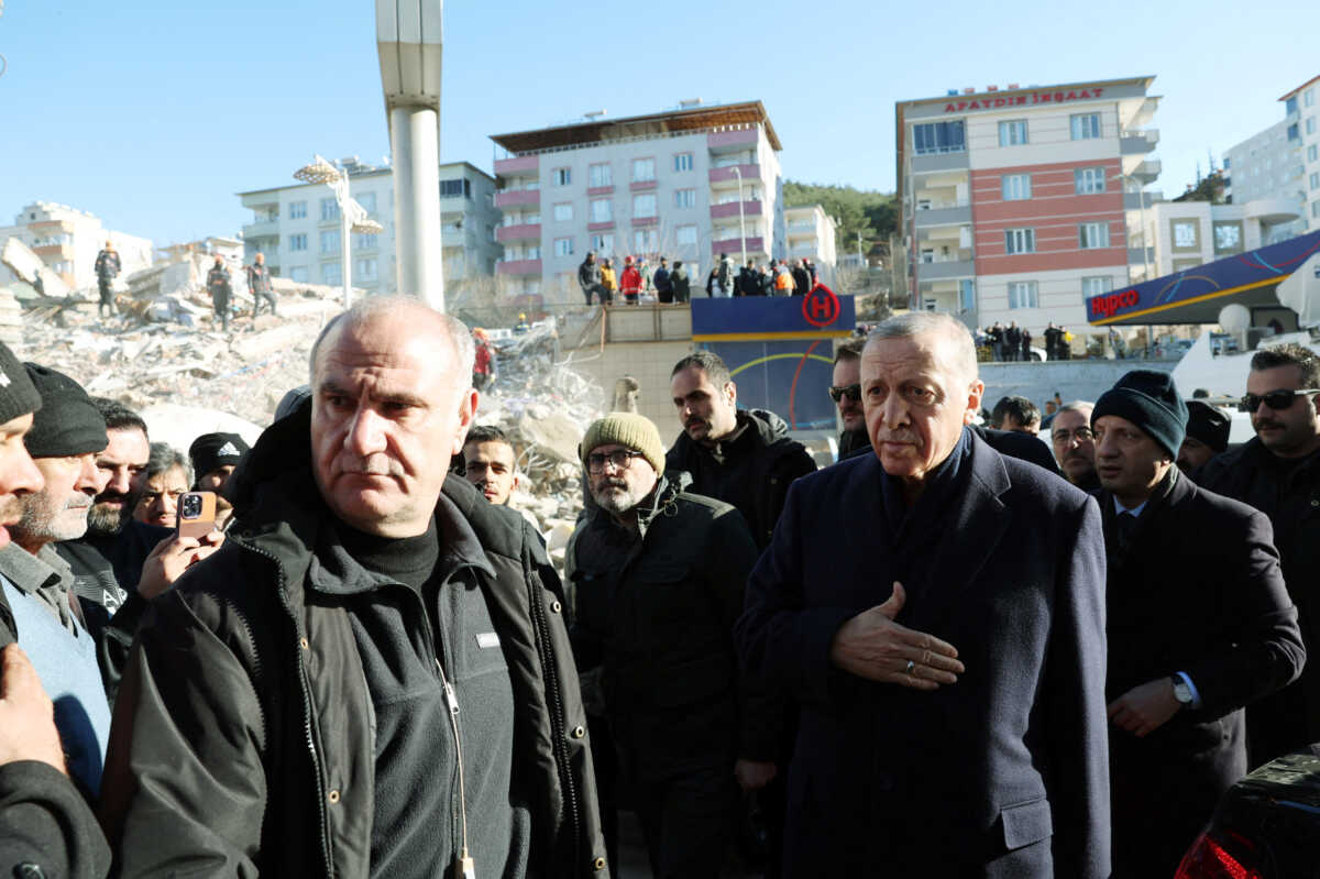 Σεισμός στην Τουρκία: O Ερντογάν αντιμέτωπος με την οργή των πληγέντων