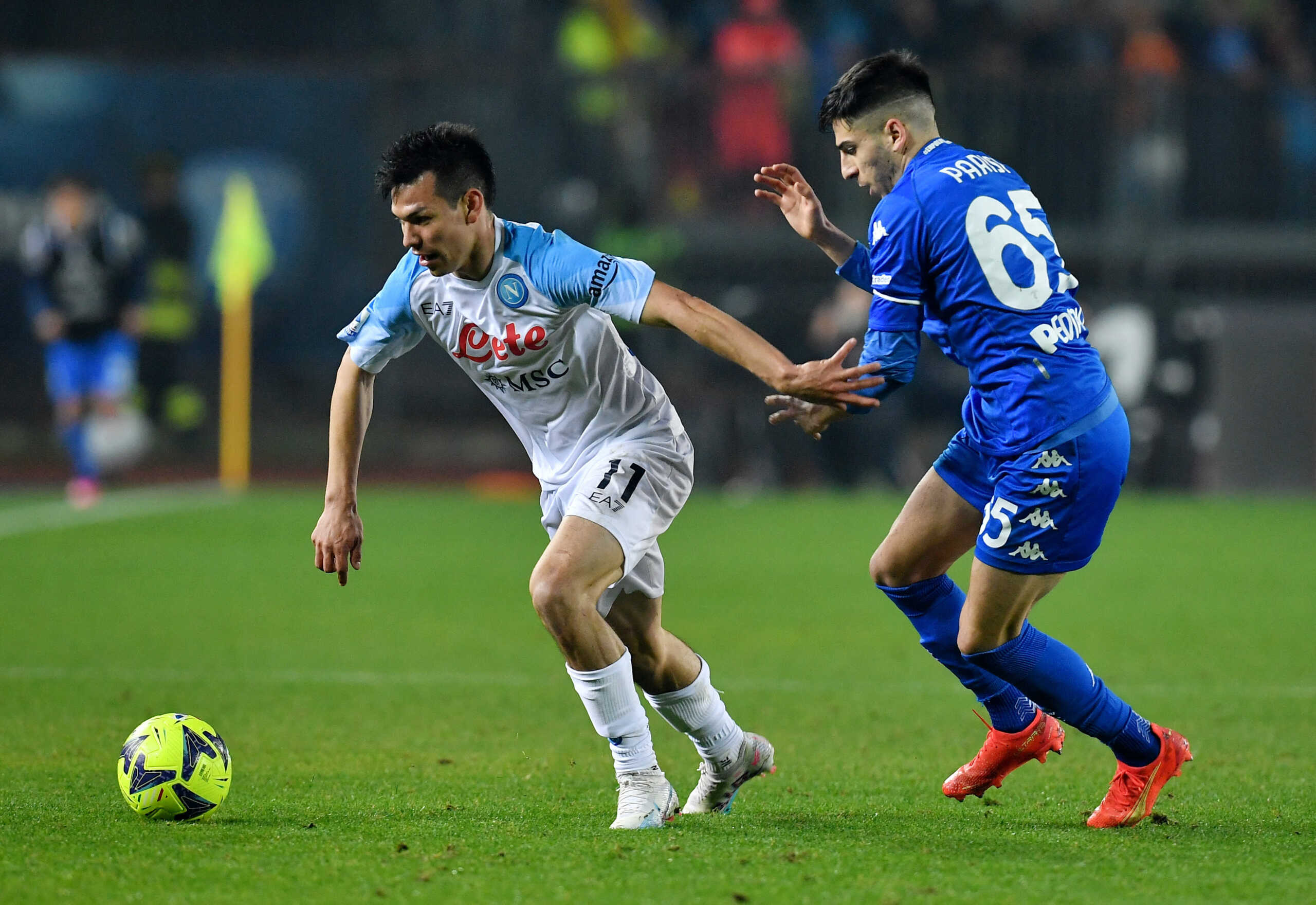 Soccer Football - Serie A - Empoli v Napoli - Stadio Carlo Castellani, Empoli, Italy - February 25, 2023 Napoli's Hirving Lozano in action with Empoli's Fabiano Parisi REUTERS