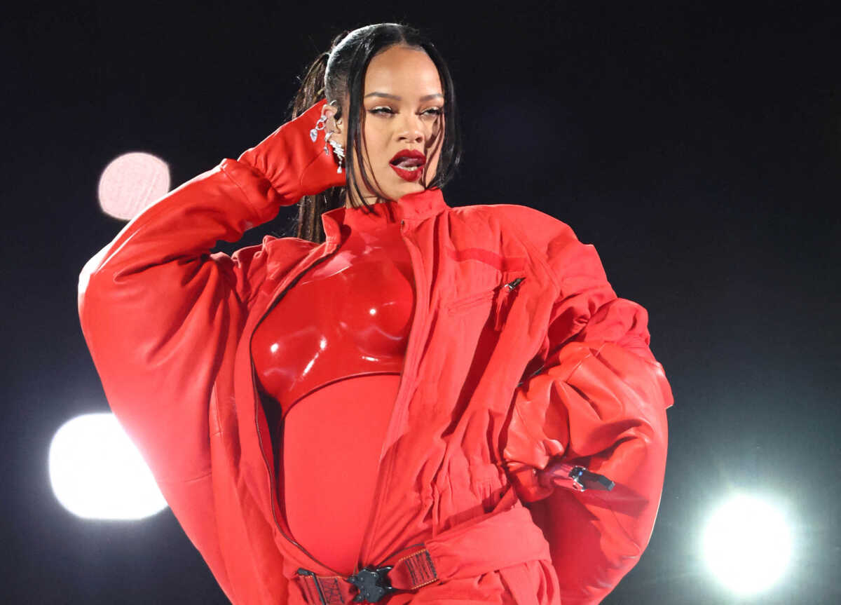 Super Bowl 2023: Η Rihanna «έκλεψε» την παράσταση στο Halftime Show και αποκάλυψε ότι είναι ξανά έγκυος