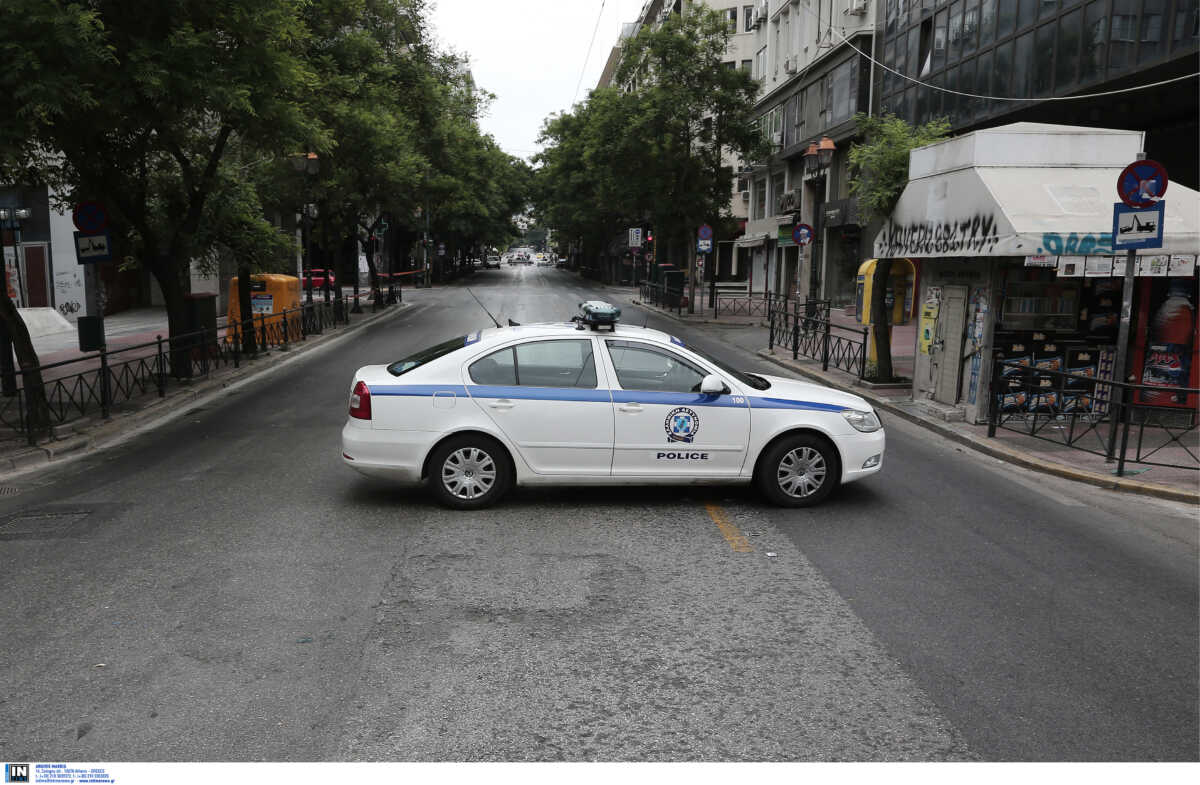 Συναγερμός στο κέντρο της Αθήνας – Οδηγός άφησε στο δρόμο μπαγκαζιέρα