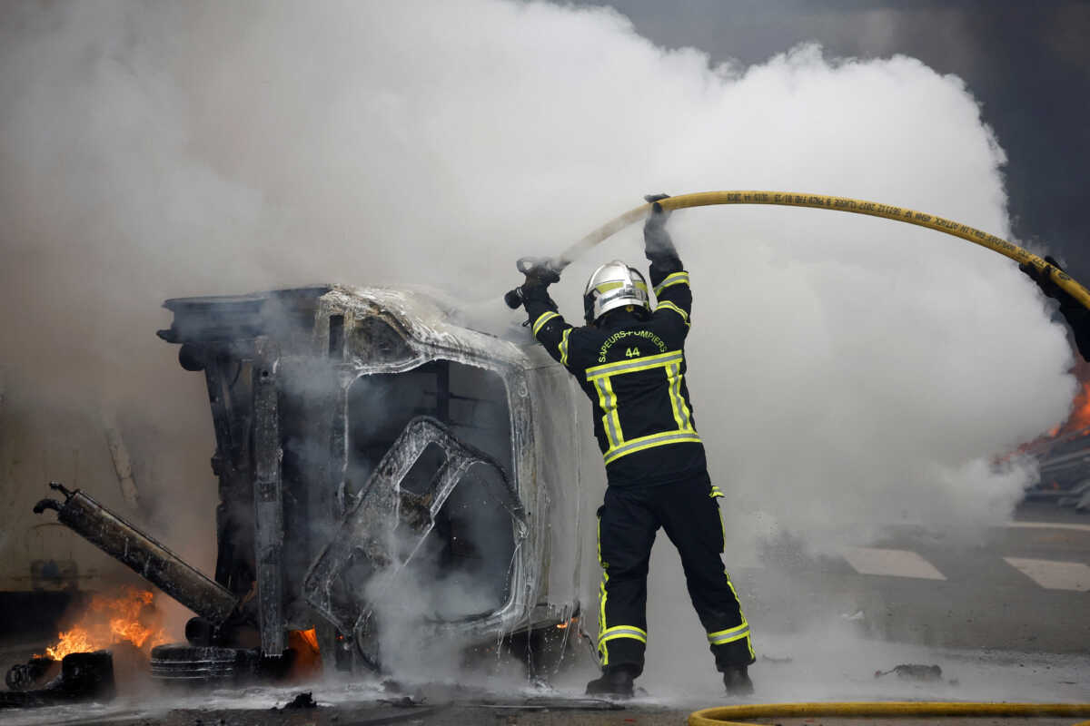 Γαλλία: Σοβαρά επεισόδια και σήμερα σε Νάντη και Ρεν στις διαδηλώσεις για το συνταξιοδοτικό