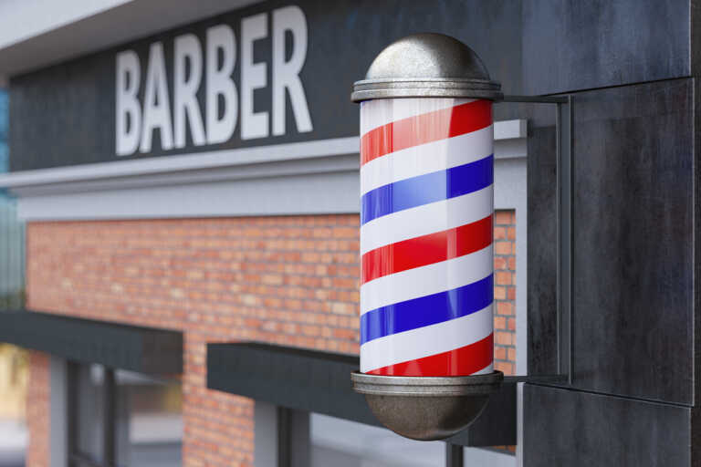 Τι συμβολίζει το διάσημο σήμα Barber’s Pole που είναι έξω από κάθε κουρείο