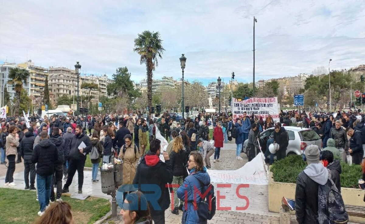 Τέμπη: Συλλαλητήρια σε μεγάλες πόλεις της Ελλάδας για το σιδηροδρομικό δυστύχημα
