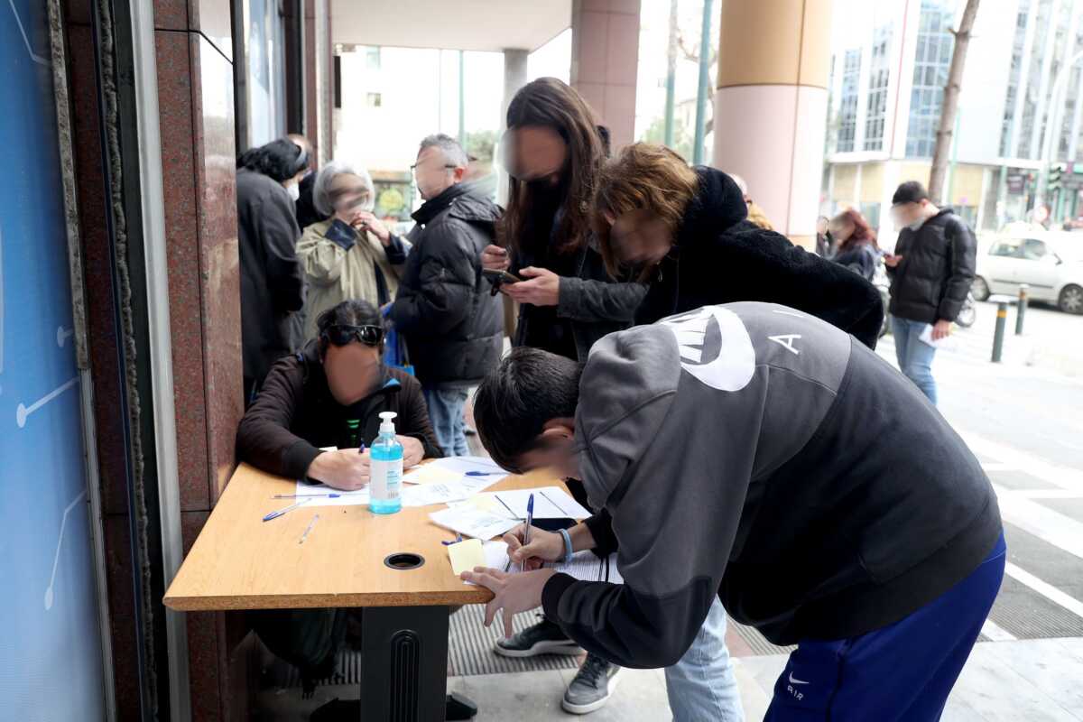 Σύγκρουση τρένων στα Τέμπη: 8,5 χιλιάδες φιάλες αίματος συγκεντρώθηκαν μέσα σε 2 ημέρες για τους τραυματίες