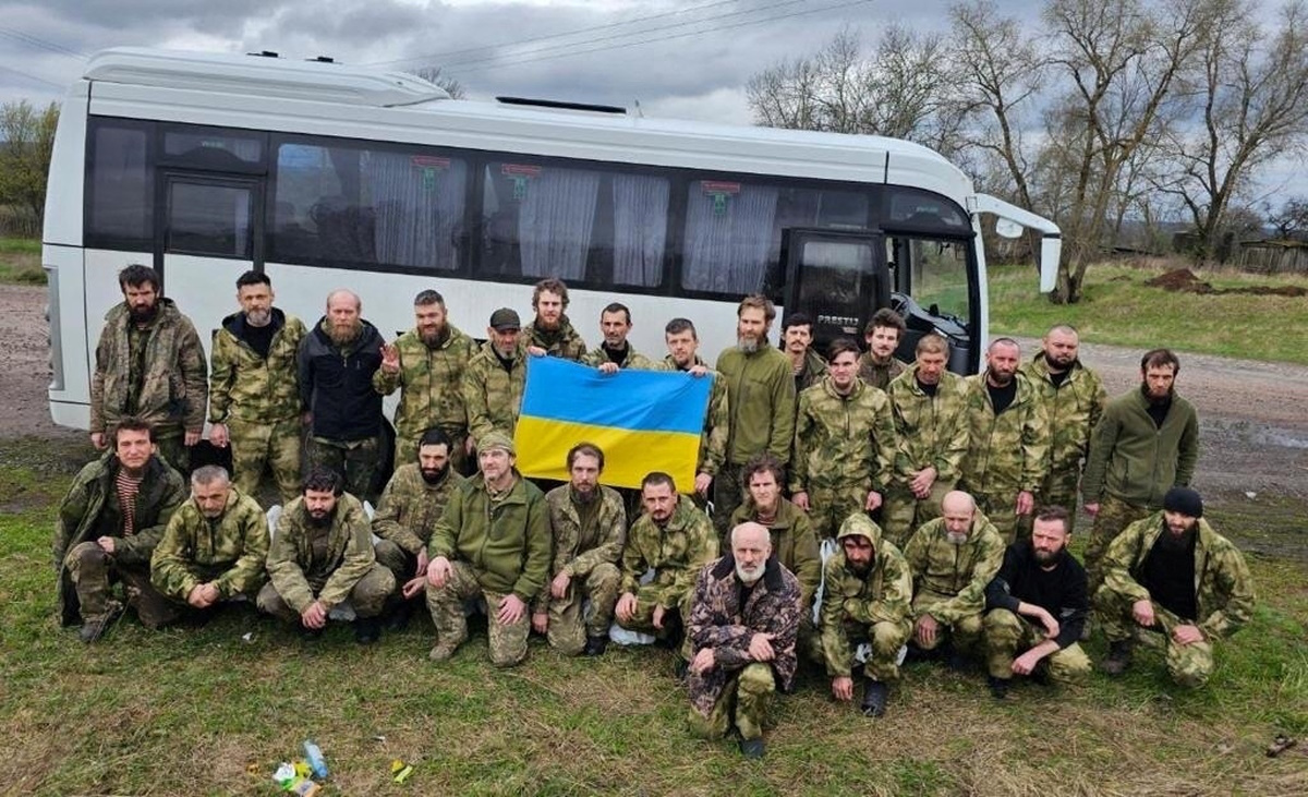Ουκρανία: Πασχαλινή ανταλλαγή αιχμαλώτων – 130 Ουκρανοί επέστρεψαν στην πατρίδα τους