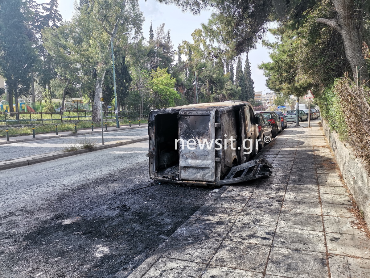 Επεισόδια έξω από την Πανεπιστημιούπολη στου Ζωγράφου – Μολότοφ και φθορές σε αυτοκίνητα