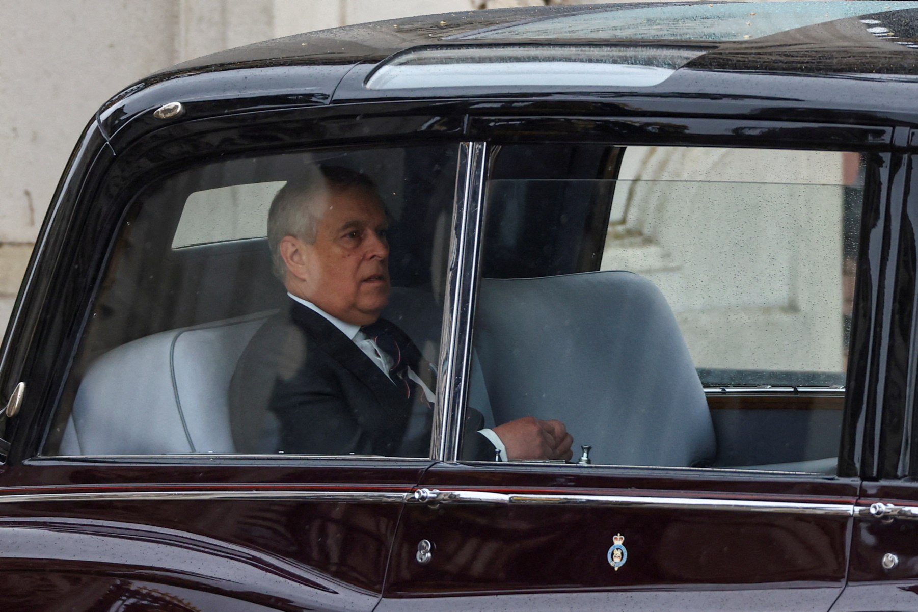 Βασιλιάς Κάρολος: Αποδοκίμασαν τον πρίγκιπα Άντριου στη διαδρομή από το Μπάκιγχαμ στο Γουέστμινστερ