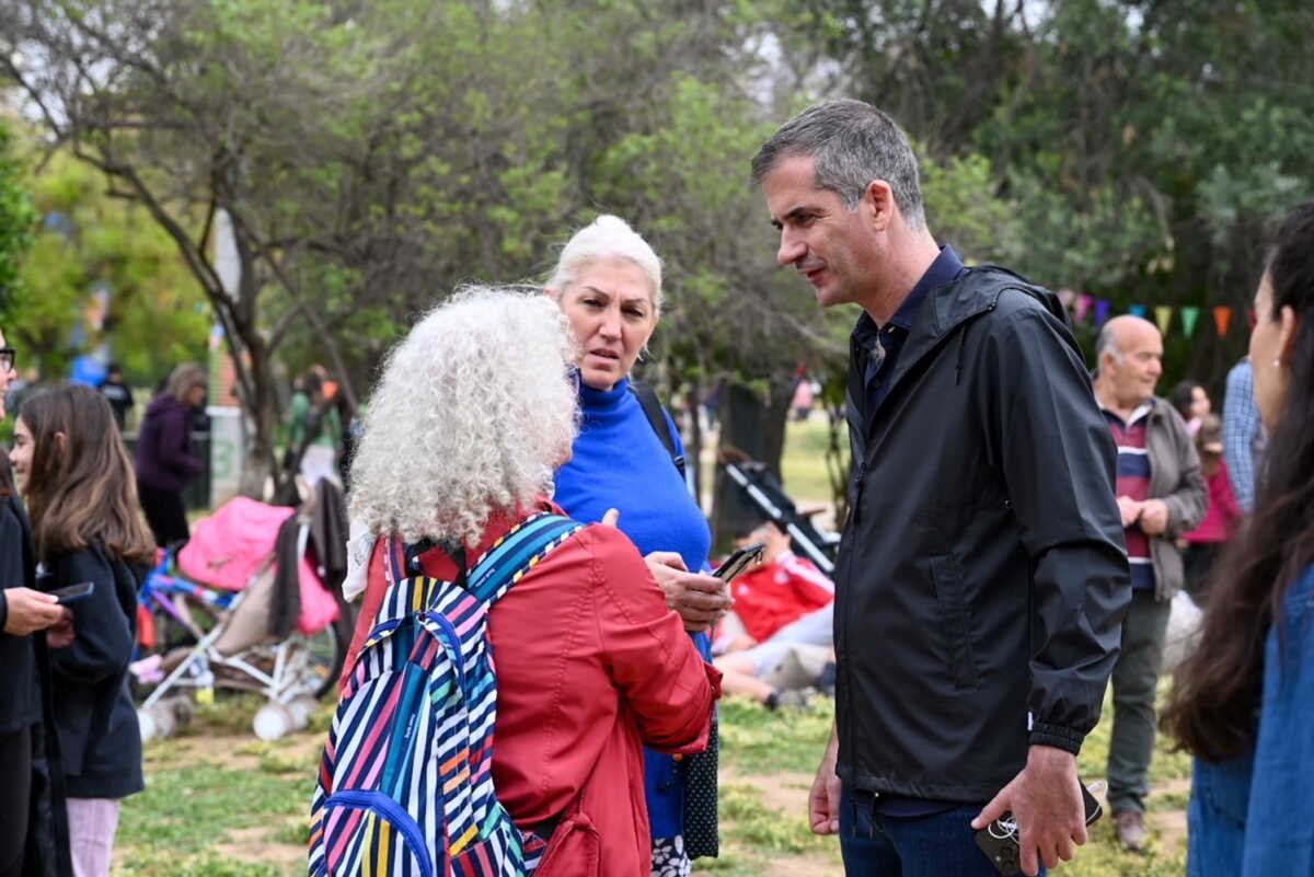 Πρωτομαγιά 2023: Κατέκλυσαν τον χώρο της Ακαδημίας Πλάτωνος χιλιάδες Αθηναίοι