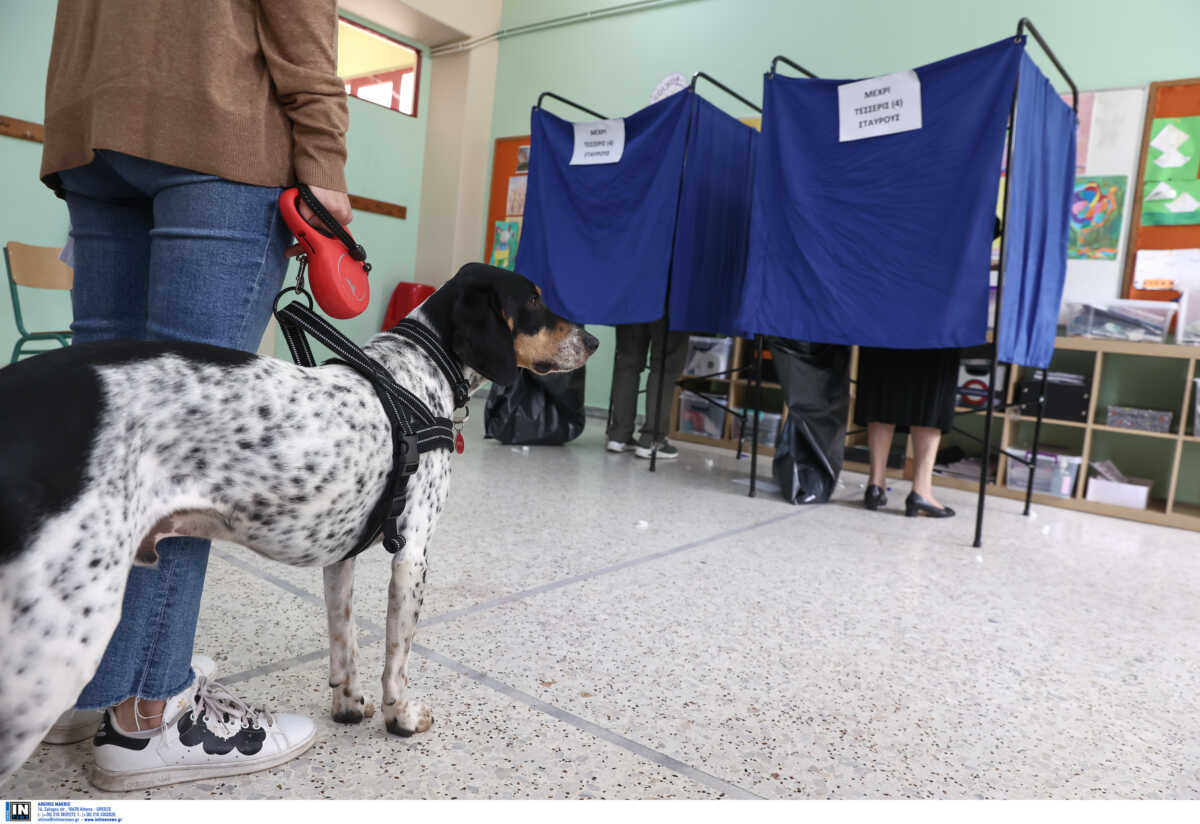 Εθνικές Βουλευτικές Εκλογές 2023: Τα ευτράπελα της κάλπης – Με μαγκούρες, «πι», σκυλιά και παιδιά ψηφίζουν οι Έλληνες