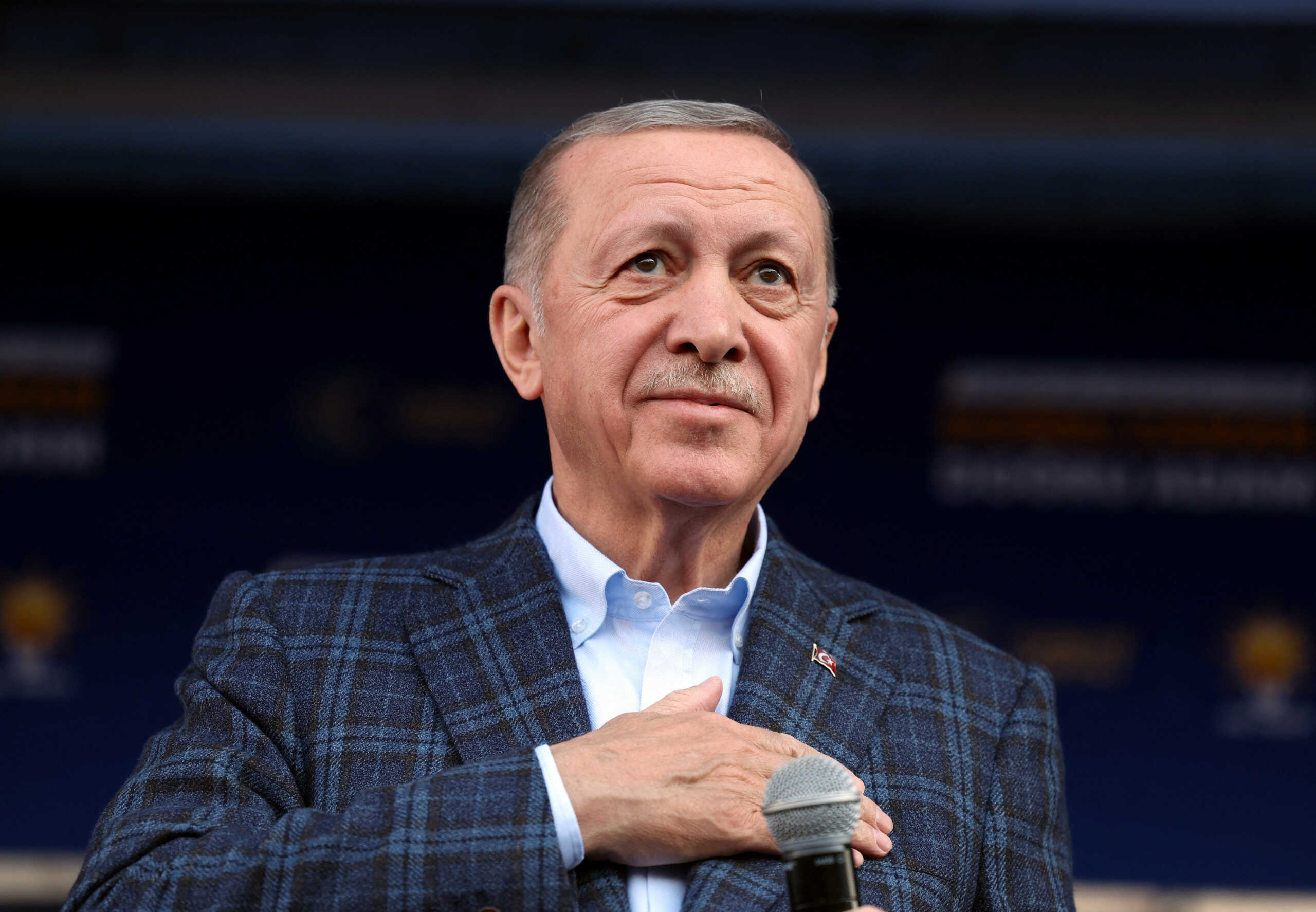 Τουρκία: Το Anadolu αγκυροβόλησε στη Σμύρνη – Η απειλή Ερντογάν «να σταλεί μήνυμα εκεί που πρέπει»