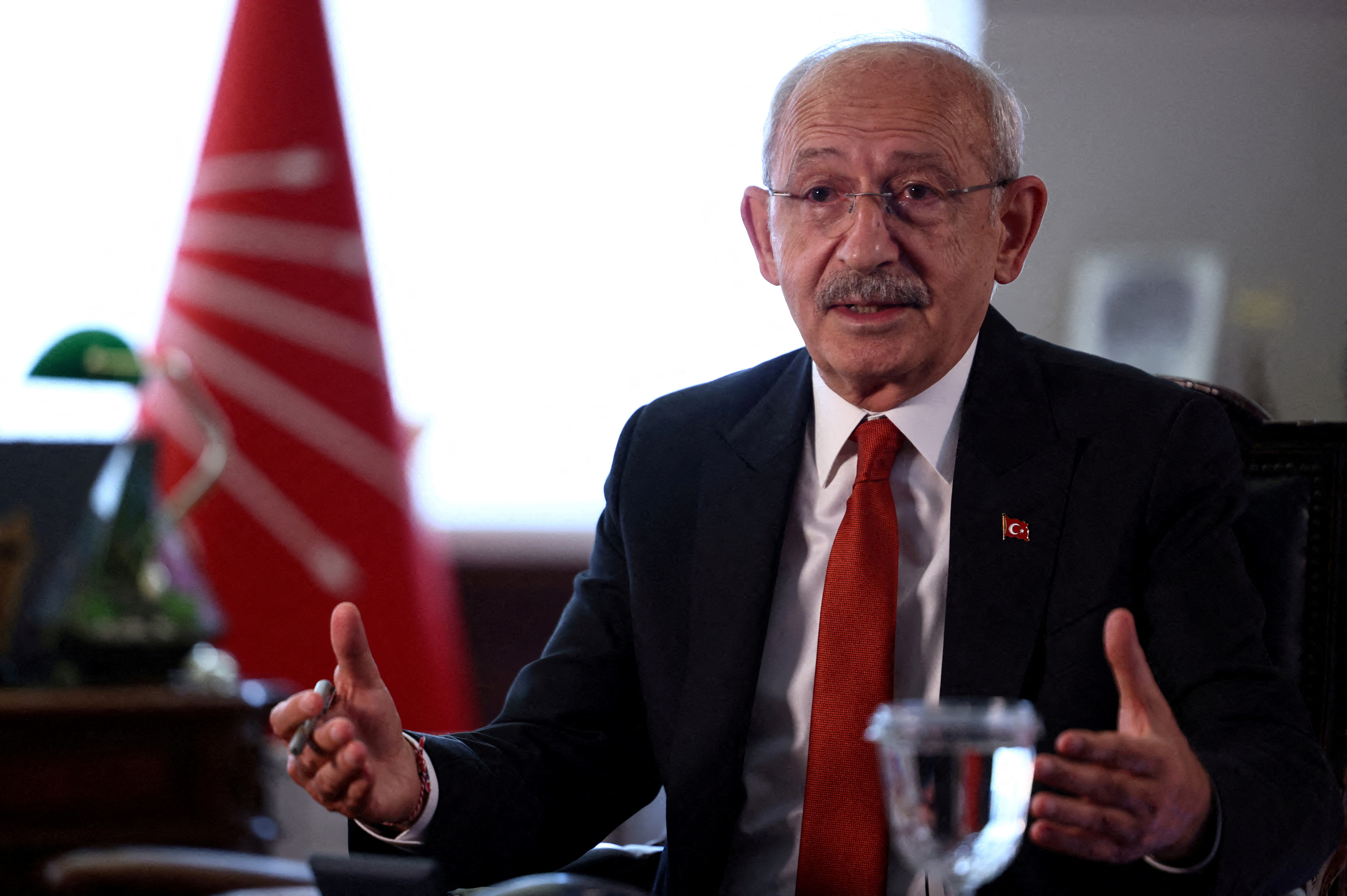 Εκλογές στην Τουρκία: Ο Κιλιτσντάρογλου κατηγορεί τις αρχές πως του απαγόρευσαν προεκλογικά sms