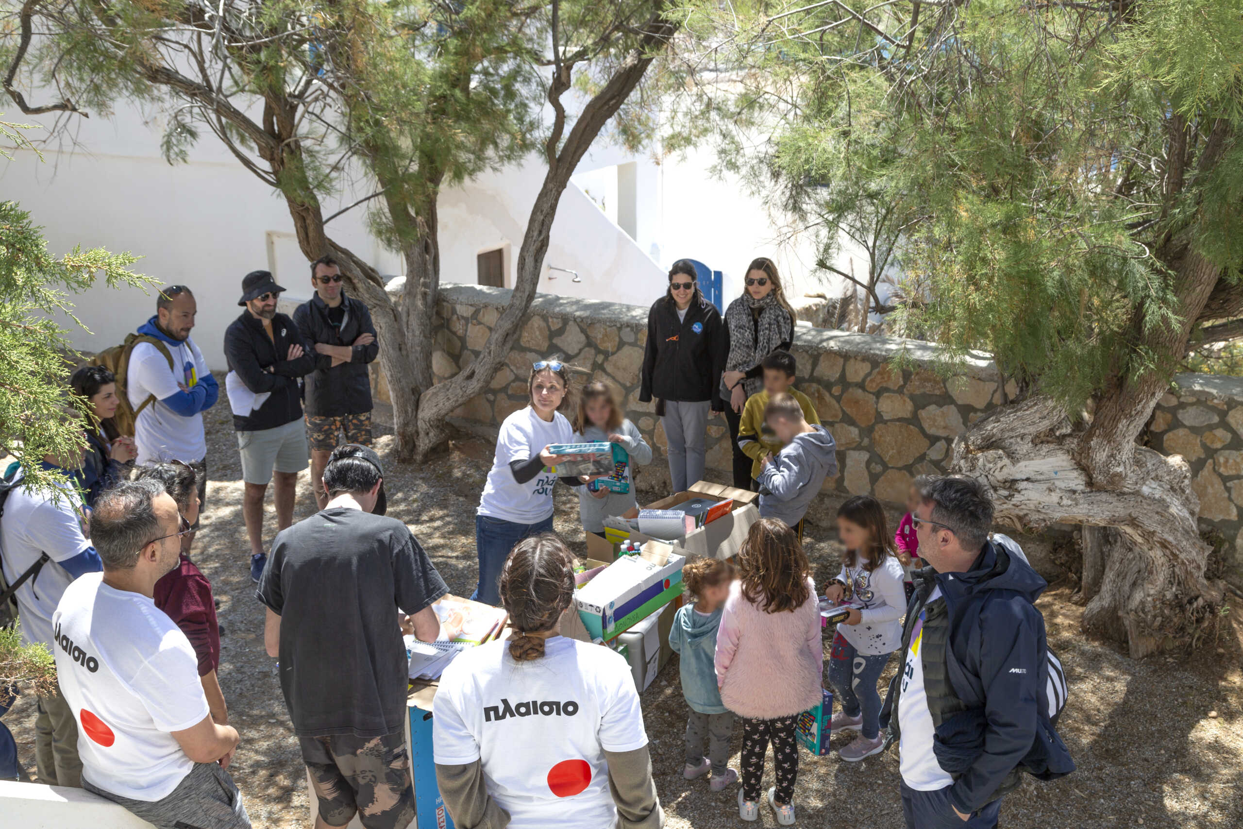 Η Πλαίσιο και η +πλεύση εξοπλίζουν σχολεία ακριτικών νησιών