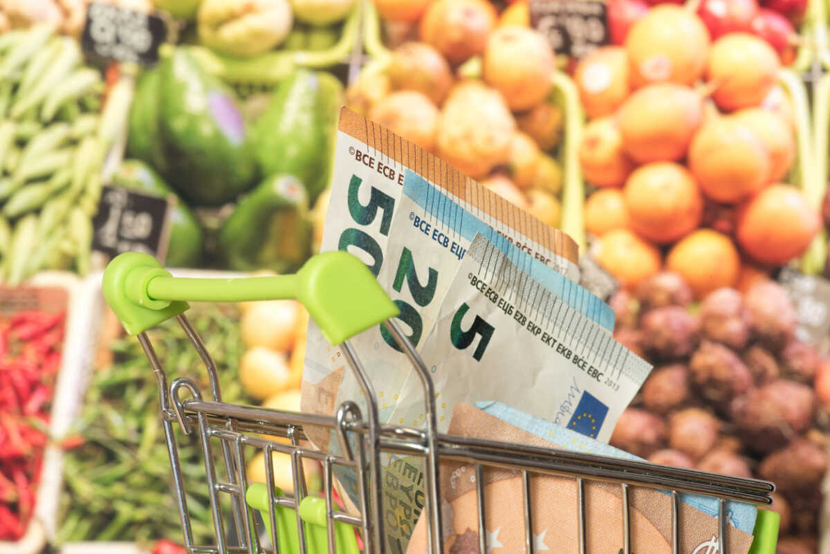 Eurostat: Ο πληθωρισμός έπεσε στο 2,7% τον Ιούνιο στην Ελλάδα – Νέες αυξήσεις στα τρόφιμα