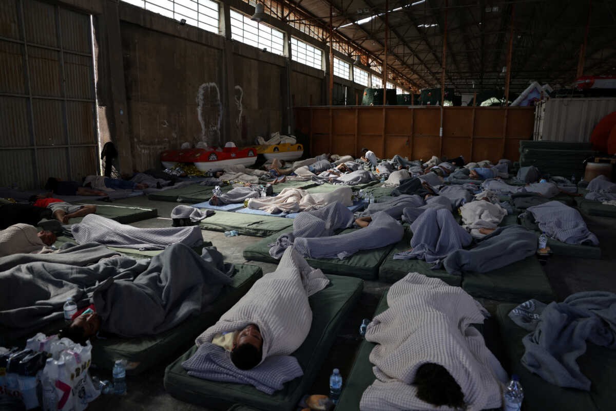 Ναυάγιο στην Πύλο: Είχαν κλείσει στα αμπάρια γυναίκες και παιδιά – Εκατοντάδες οι αγνοούμενοι