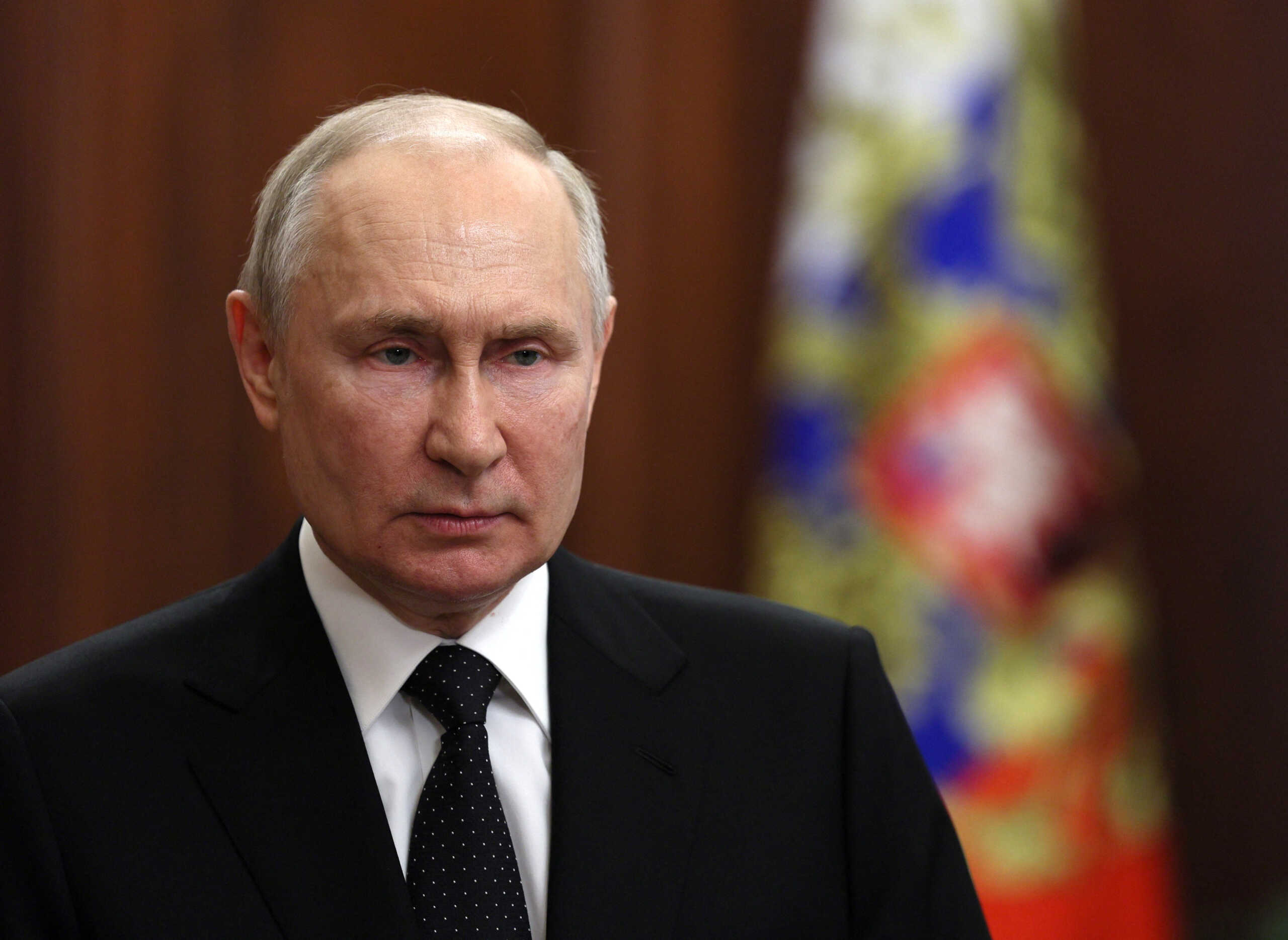 Economist: «Η ταπείνωση του Βλαντιμίρ Πούτιν» – Με ρωγμές το πρόσωπο του Ρώσου προέδρου