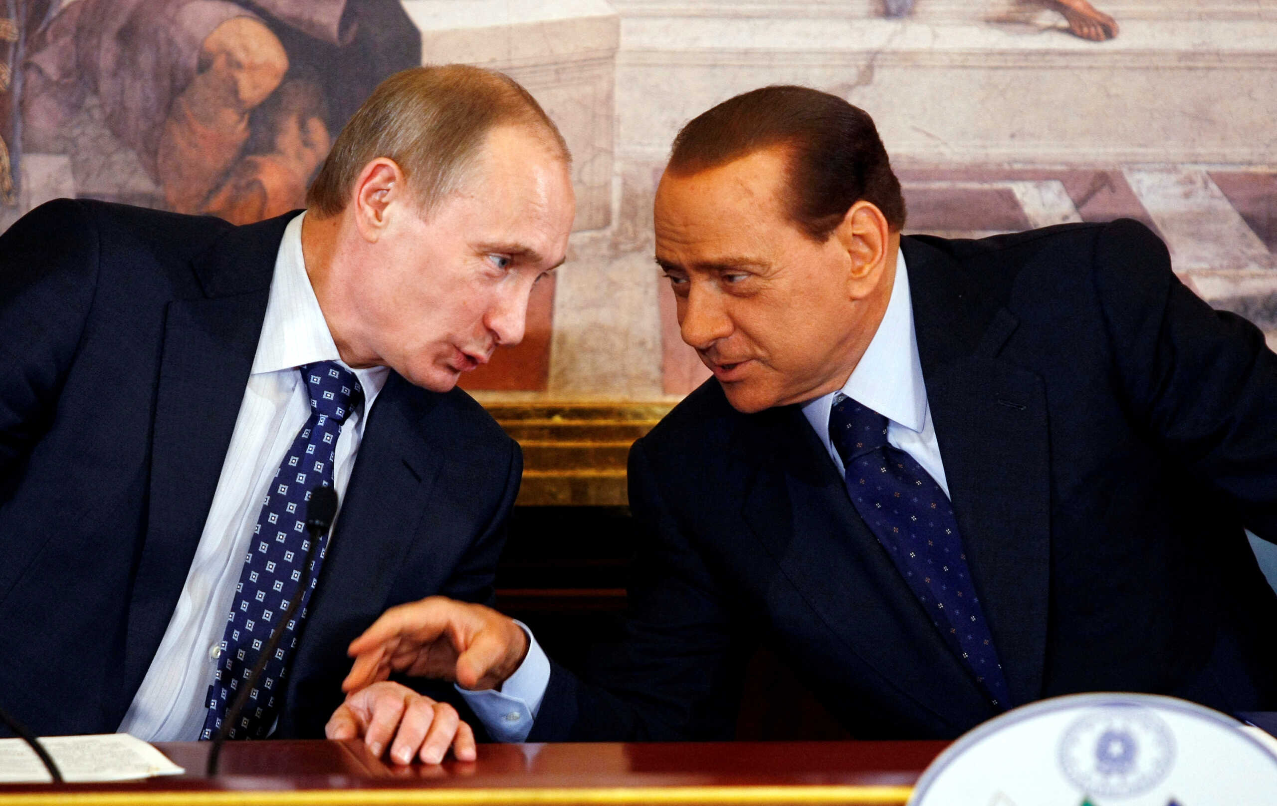 Σίλβιο Μπερλουσκόνι: Ο Βλαντιμίρ Πούτιν αποχαιρετά έναν αγαπητό και σοφό φίλο