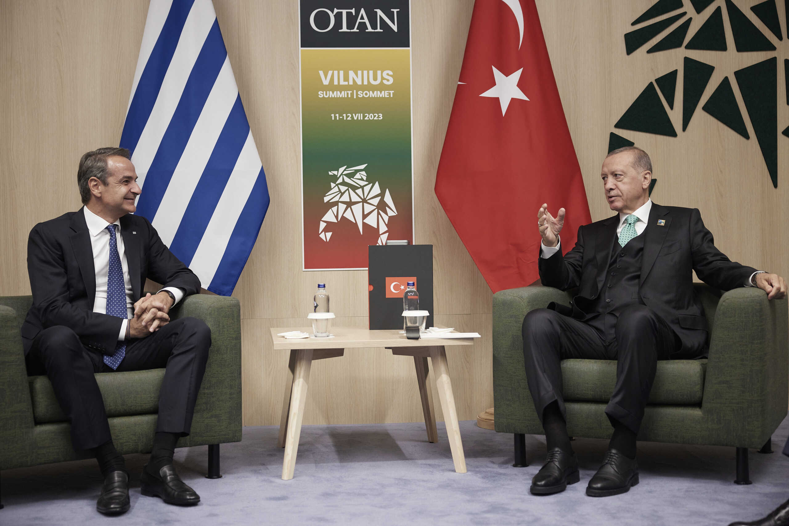 Συνάντηση Μητσοτάκη – Ερντογάν: «Συμφώνησαν να ενεργοποιήσουν πολλαπλούς διαύλους επικοινωνίας» λέει η Τουρκία