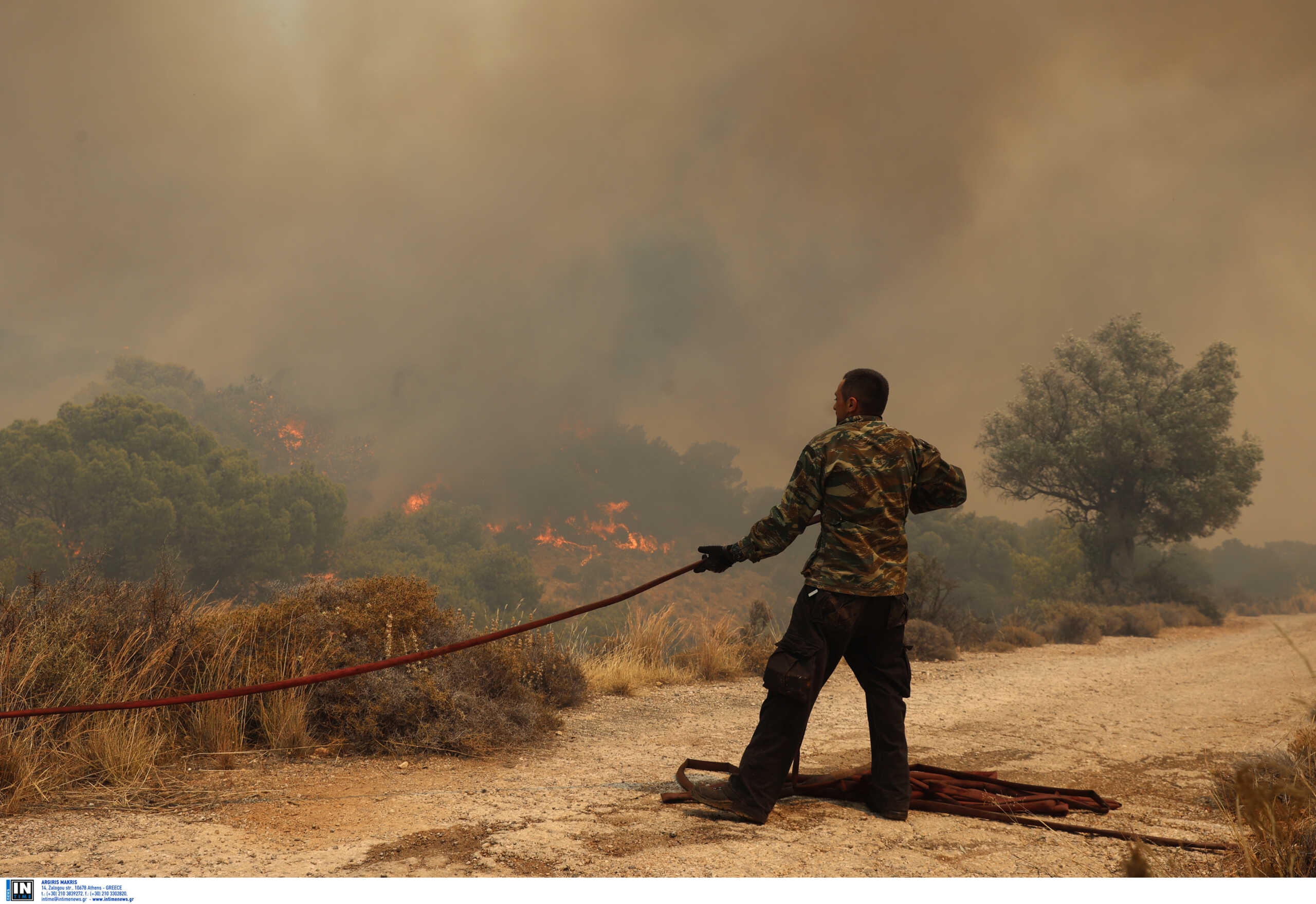 Φωτιά στη Ρόδο: Ανέλεγκτες οι φλόγες, δύο «μέτωπα» πολιορκούν το κέντρο – Εκκενώθηκαν χωριά, έκλεισε ο αρχαιολογικός χώρος