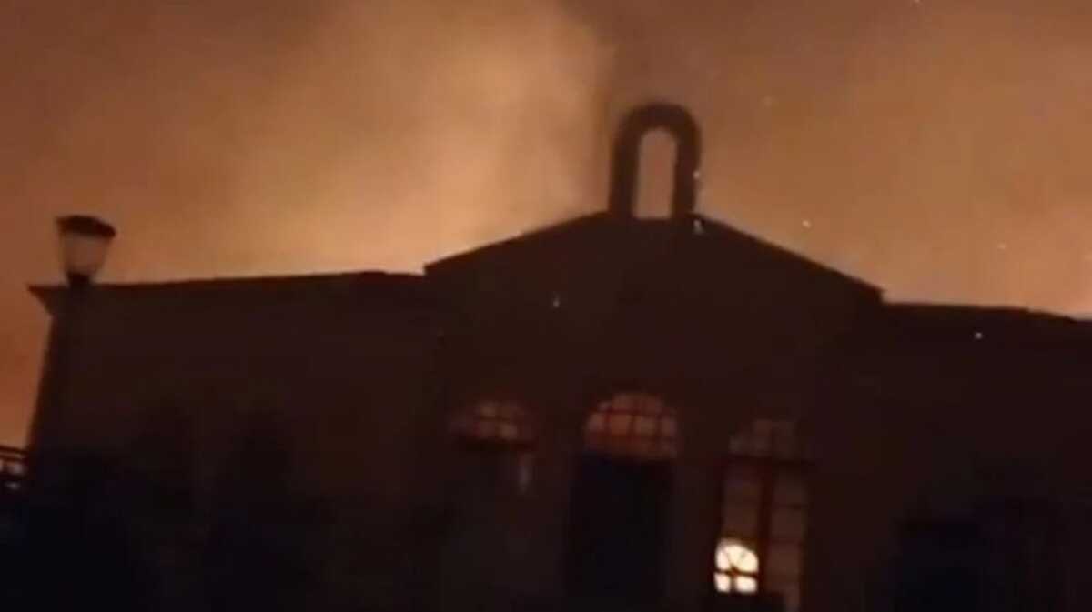 Φωτιά στη Ρόδο: Η στιγμή που οι φλόγες περικυκλώνουν εκκλησία στα Λάερμα – Συγκλονιστικό βίντεο