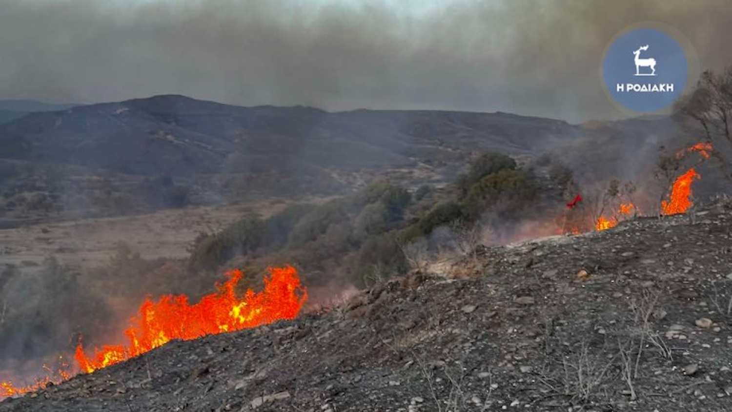 Φωτιά στη Ρόδο: Ακόμα μια νύχτα αγωνίας με 3 μέτωπα – Ξημερώνει η 10η ημέρα μάχης με τις φλόγες