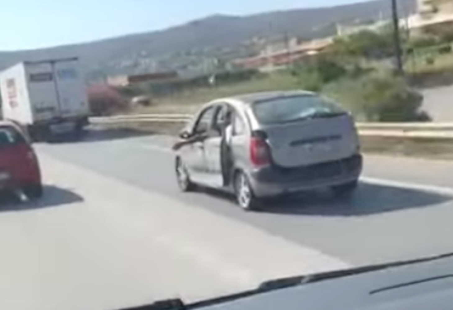 Κρήτη: Οδηγούσε στον ΒΟΑΚ με παράθυρα και πορτμπαγκάζ ανοιχτά