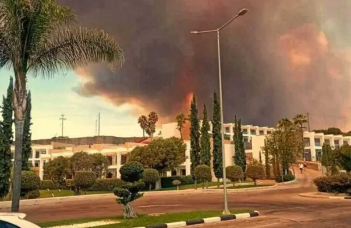 Φωτιά στη Ρόδο: Εργαζόμενη σε ξενοδοχείο περιγράφει τις στιγμές που έφτασαν οι φλόγες