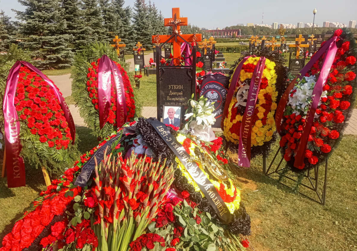 Μόσχα: Κηδεύτηκε ο υπαρχηγός της Wagner, Ντμίτρι Ούτκιν με περιφρούρηση από τη ρωσική στρατονομία