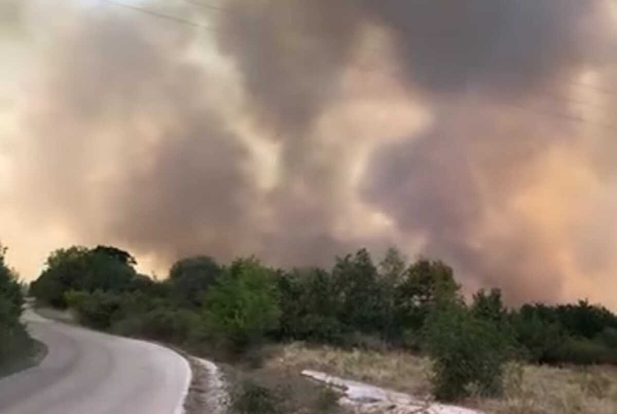 Φωτιά στo Διαλεκτό Καβάλας: Νέο μήνυμα του 112 για εκκένωση τριών οικισμών