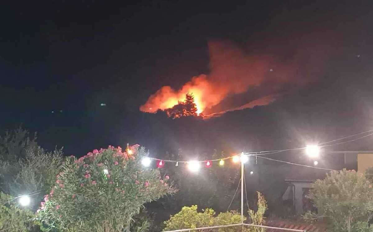 Φωτιά στην Κεφαλονιά στην περιοχή Αγία Ειρήνη