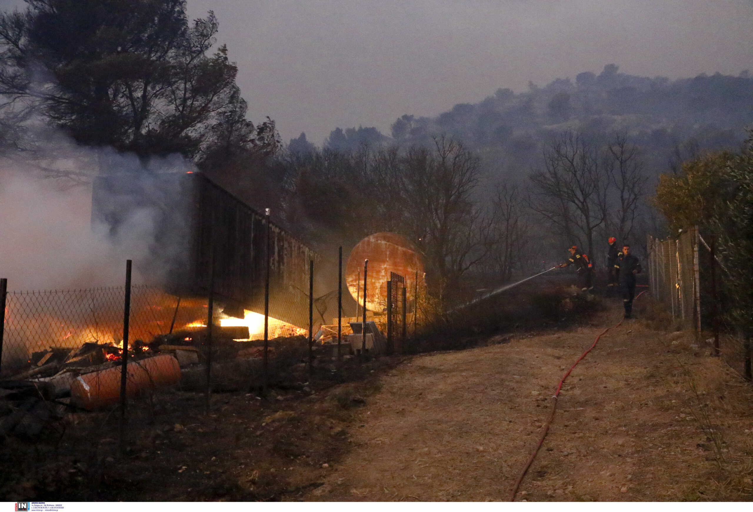 Λέκκας για φωτιές στην Ελλάδα: Πώς προκαλείται το «φαινόμενο της καμινάδας» – Οι τρεις παράγοντες