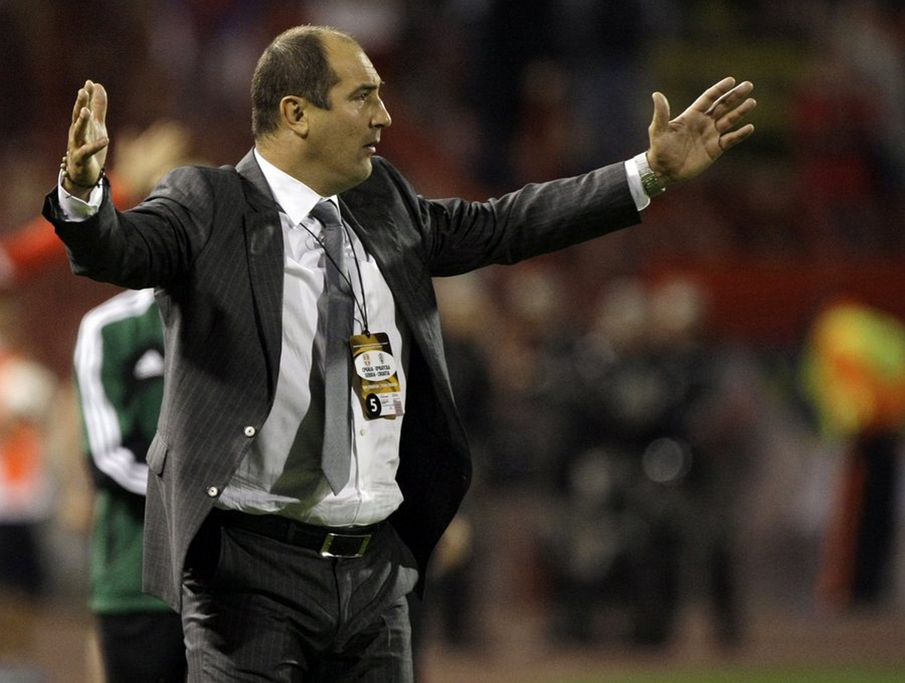 epa03855151 Igor Stimac head coach of Croatia reacts during the FIFA 2014 World Cup qualifying soccer match between Serbia and Croatia in Belgrade, Serbia, 6 September 2013.  EPA