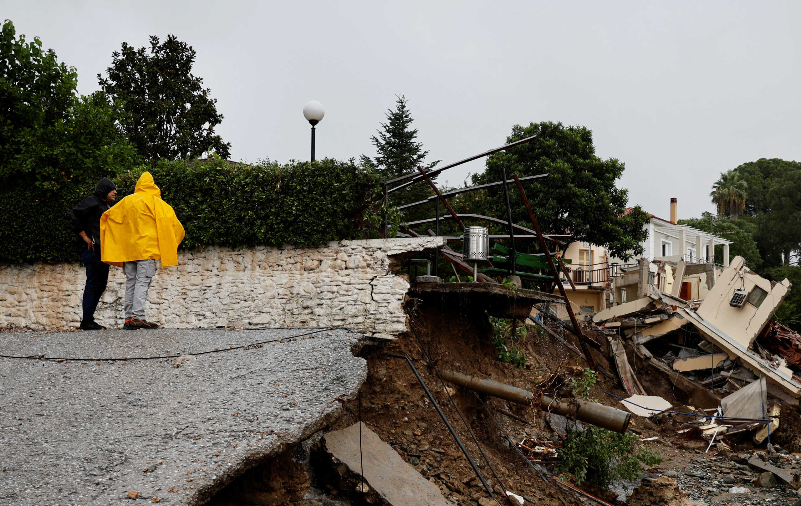 Κακοκαιρία Daniel: Απαγόρευση κυκλοφορίας σε όλο το οδικό δίκτυο των Τρικάλων