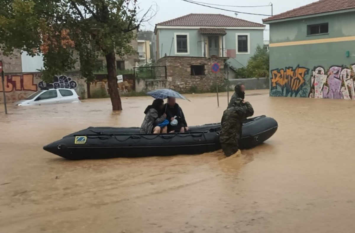 Κακοκαιρία – Καρδίτσα: Μαζικοί απεγκλωβισμοί πολιτών από τον Βλοχό