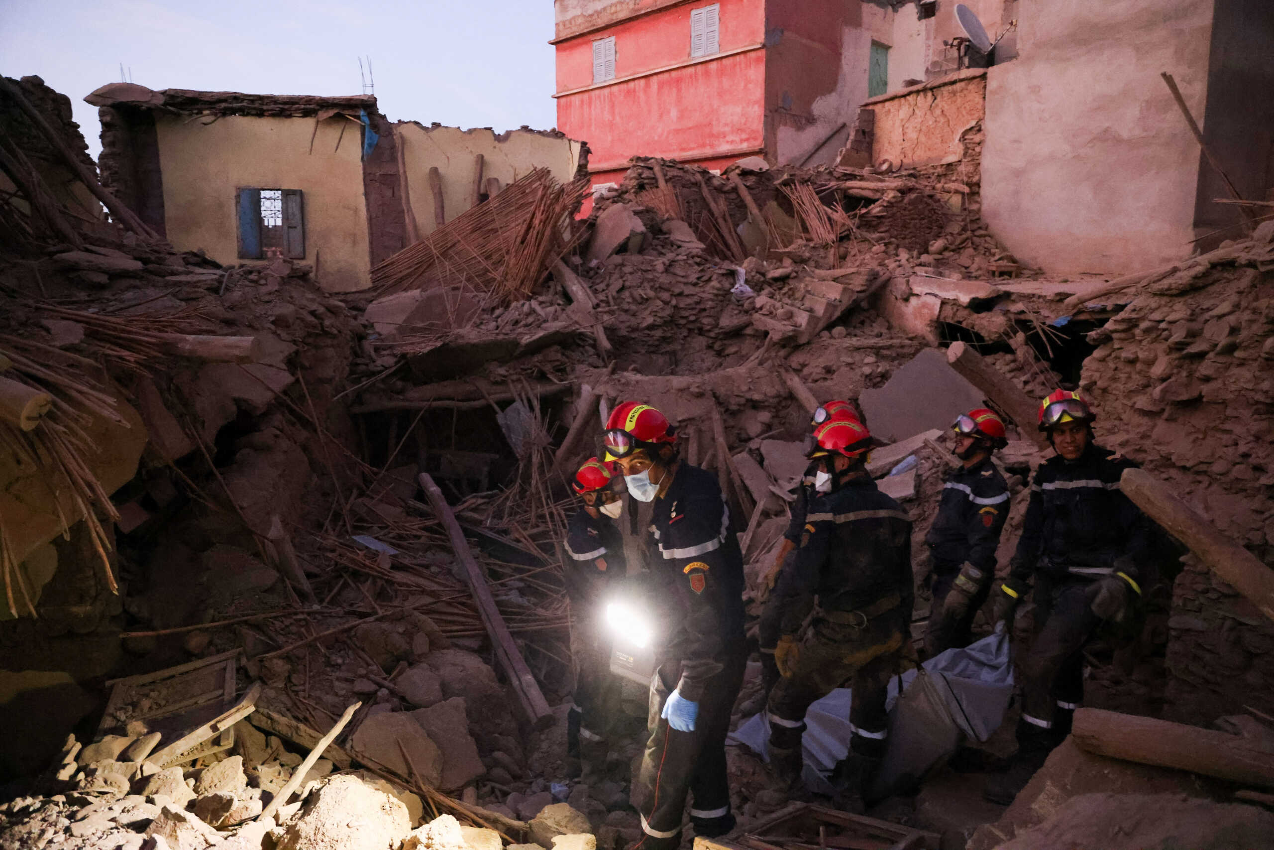 Μαρόκο: Στους 2.500 οι νεκροί από το σεισμό των 7 Ρίχτερ – Βοήθεια και από άλλες χώρες