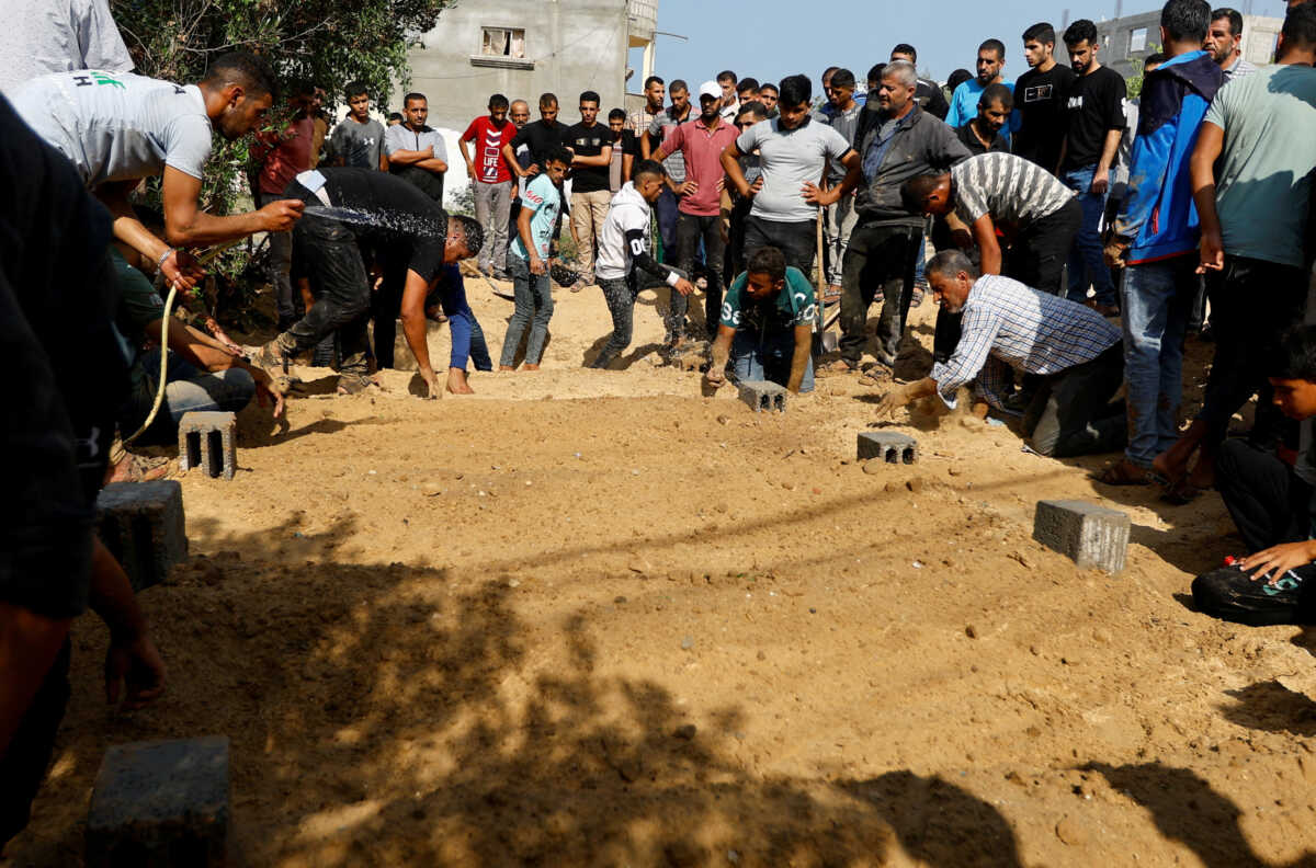 Ισραηλινοί έποικοι άνοιξαν πυρ σε κηδεία Παλαιστινίων – Νεκροί πατέρας και γιος