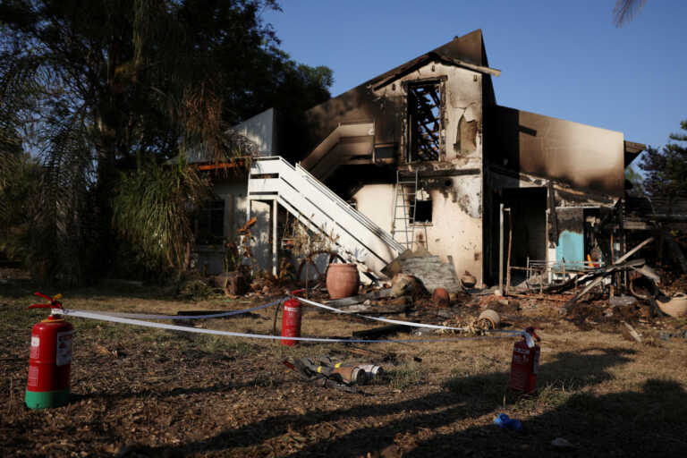 Πενταμελής οικογένεια πέθανε σφιχταγκαλιασμένη στο κρεβάτι της από τα πυρά της Χαμάς - Ζούσαν Βοστόνη και είχαν επιστρέψει πρόσφατα στο Ισραήλ