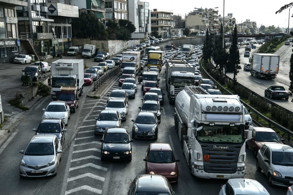 Ουρές χιλιομέτρων στον Κηφισό μετά από καραμπόλα 5 οχημάτων