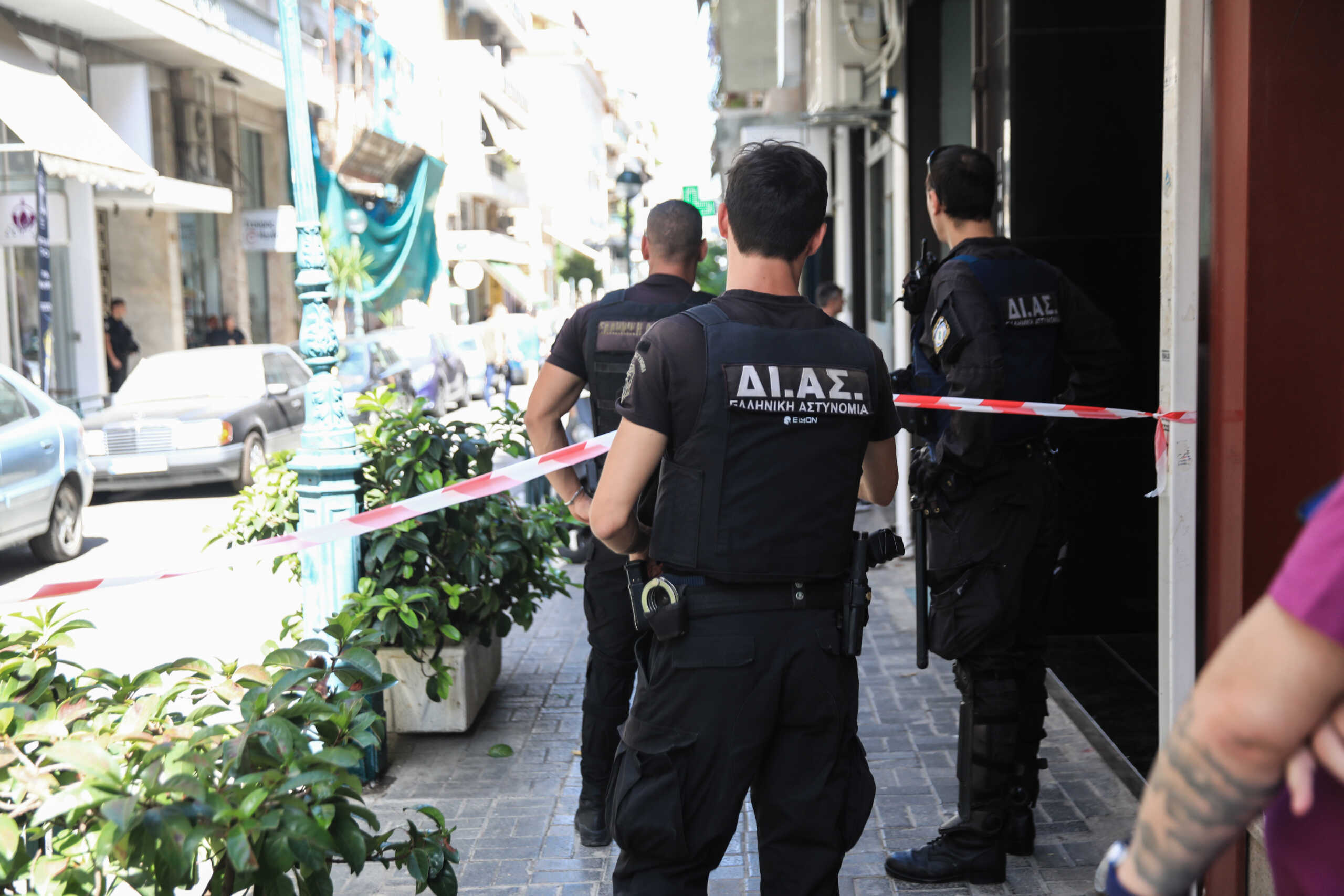 Θεσσαλονίκη: Πυροβόλησε στην πλάτη 25χρονο στην Χαλκηδόνα – Τρόμος μετά την απόπειρα δολοφονίας