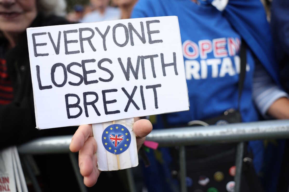 Βρετανία: 7 χρόνια μετά το Brexit, οι περισσότεροι Βρετανοί θέλουν επανένταξη στην ενιαία αγορά της ΕΕ